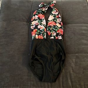 CUPSHE One-piece Swimsuit- Size Large